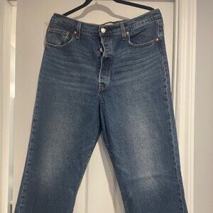 Levi Strauss - Ribcage Straight Ankle - Size 32